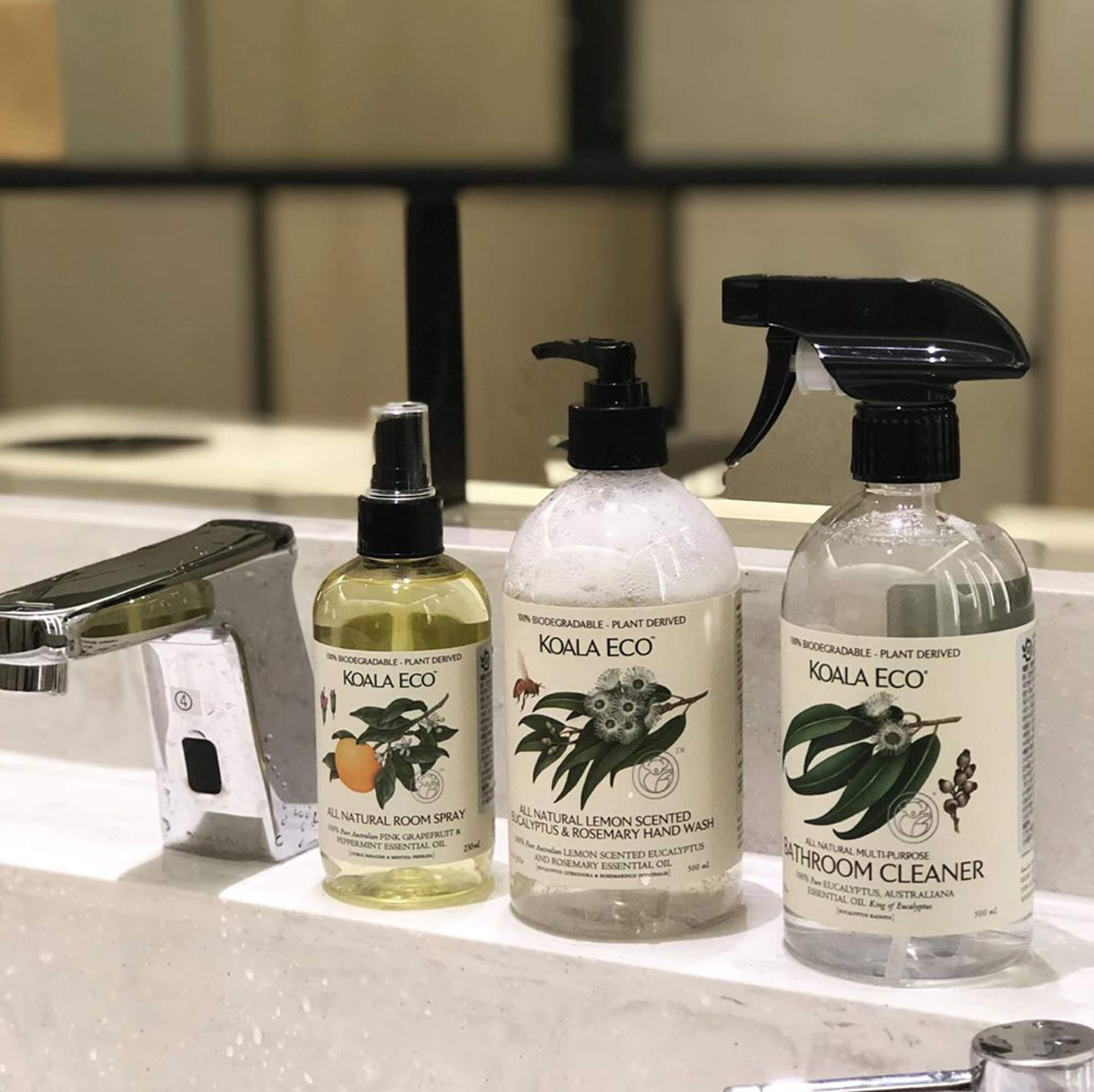 浴槽や蛇口、タイルなどについた水アカや石けんカスをしっかり落とす。